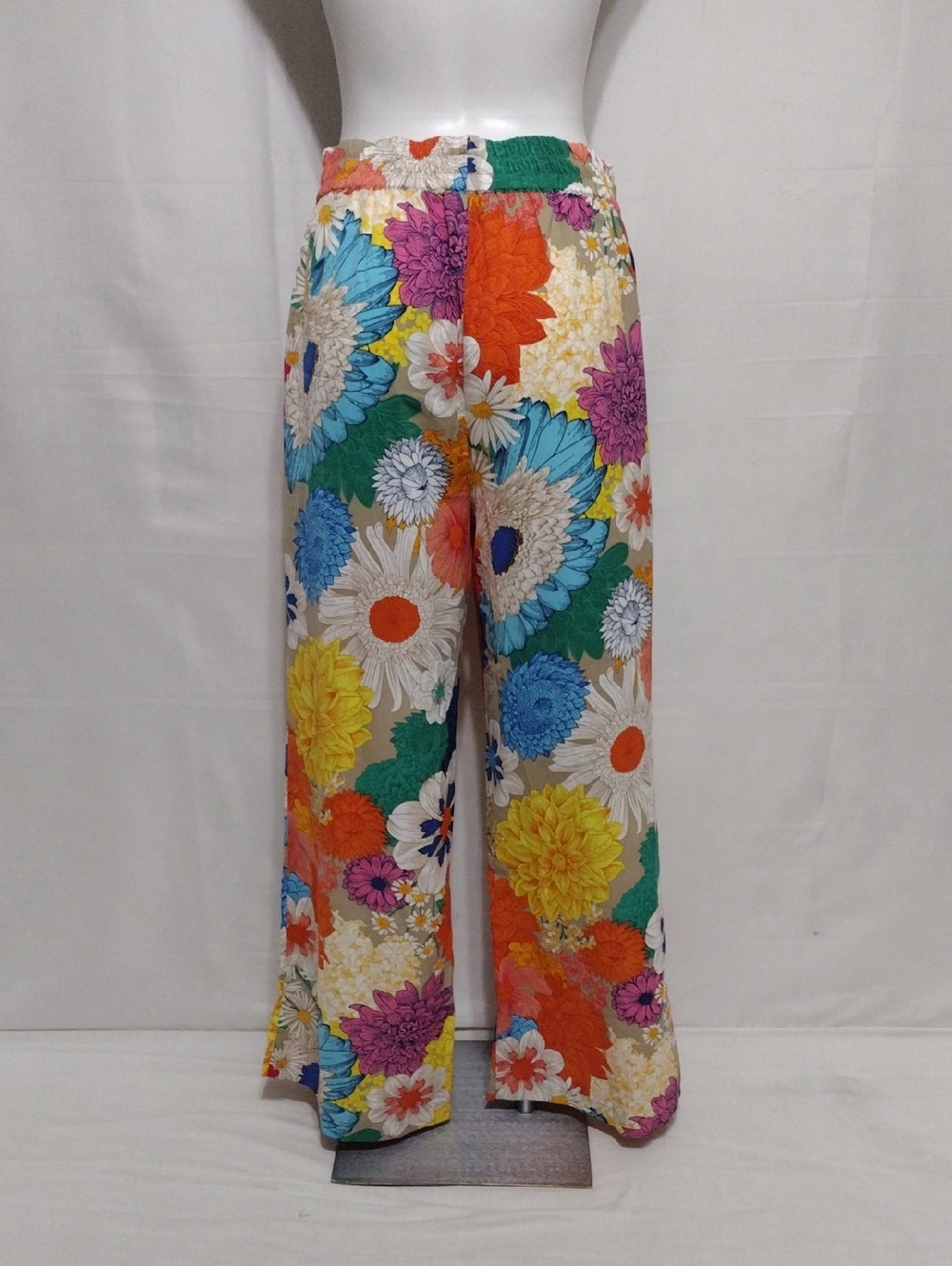Wide Leg Floral Print Pants in Multicolor - Picture 9 of 15